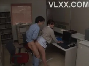 Anh xã vô dụng, nữ cảnh sát khựa tìm đến anh đồng nghiệp nắc khỏe