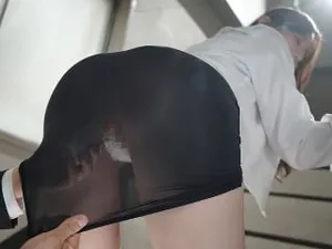 Em là con đĩ hư hỏng của anh